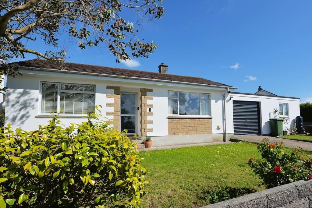 3-Bedroom Bungalow With Parking, Goldsithney, Penzance, Cornwall Perranuthnoe Exterior photo
